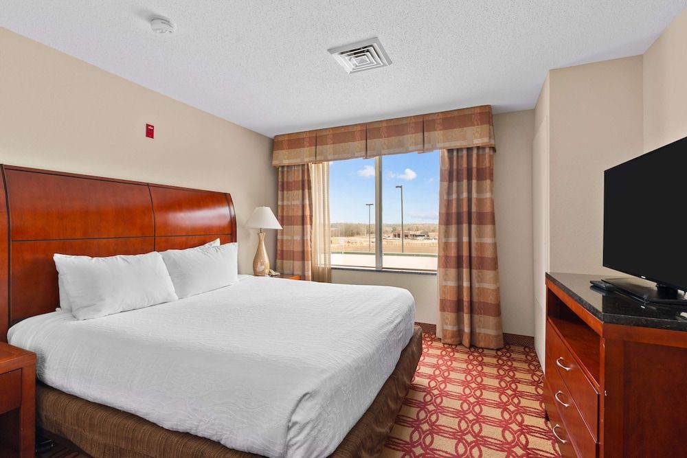 One King Bed, Non-Smoking, Accessible