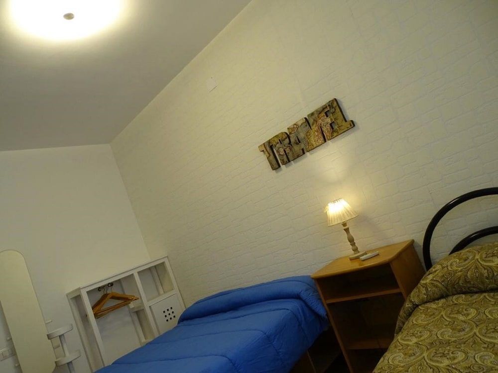 Casa Papapietro Twin Room, 2 Twin Beds, Shared Bathroom, City View 9