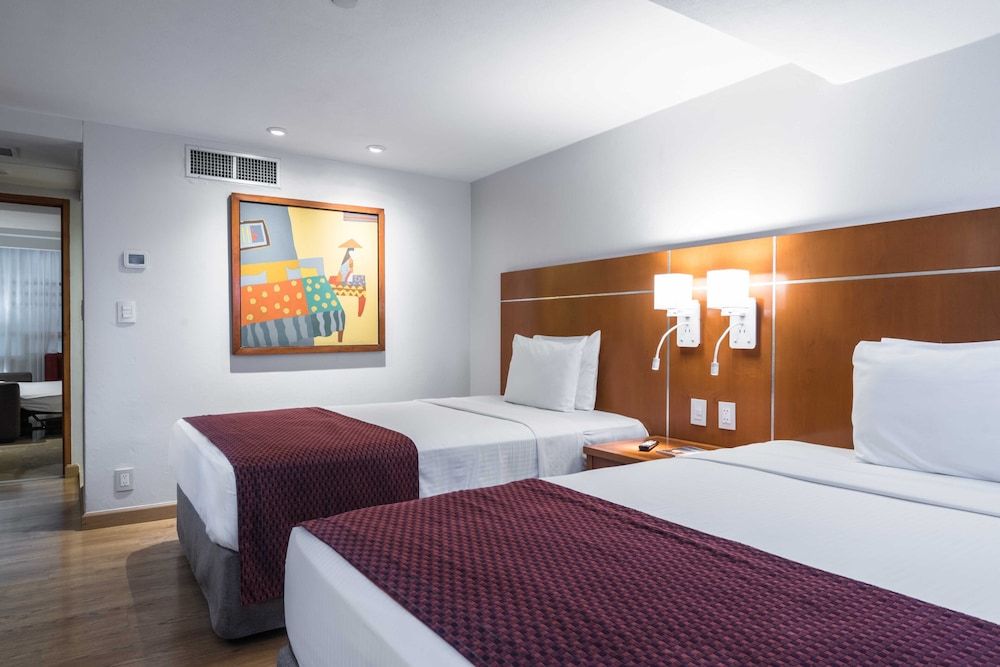 Eurostars Zona Rosa Suites Studio Suite, 2 Double Beds 2