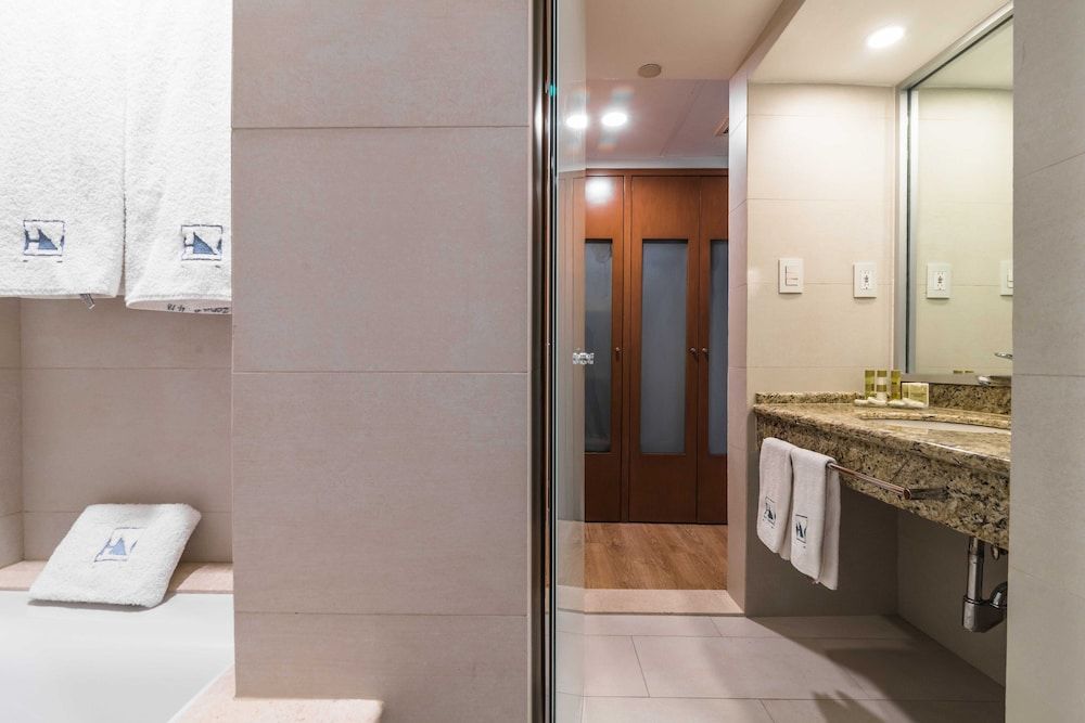 Eurostars Zona Rosa Suites Studio Suite, 2 Double Beds 4