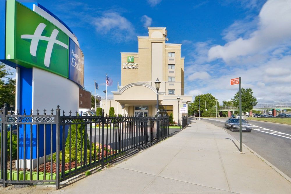 undefined Holiday Inn Express Laguardia Airport by IHG 7