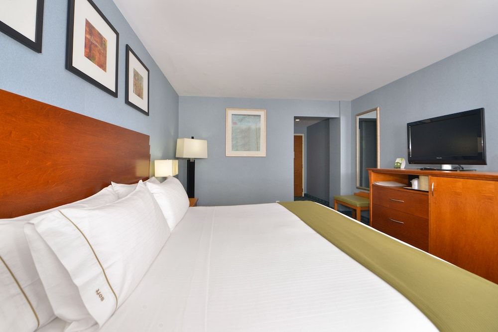 undefined Holiday Inn Express Laguardia Airport by IHG 10