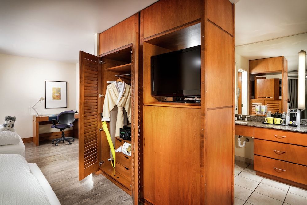 Staypineapple, Watertown Hotel, University District Seattle Studio, 2 Queen Beds 5