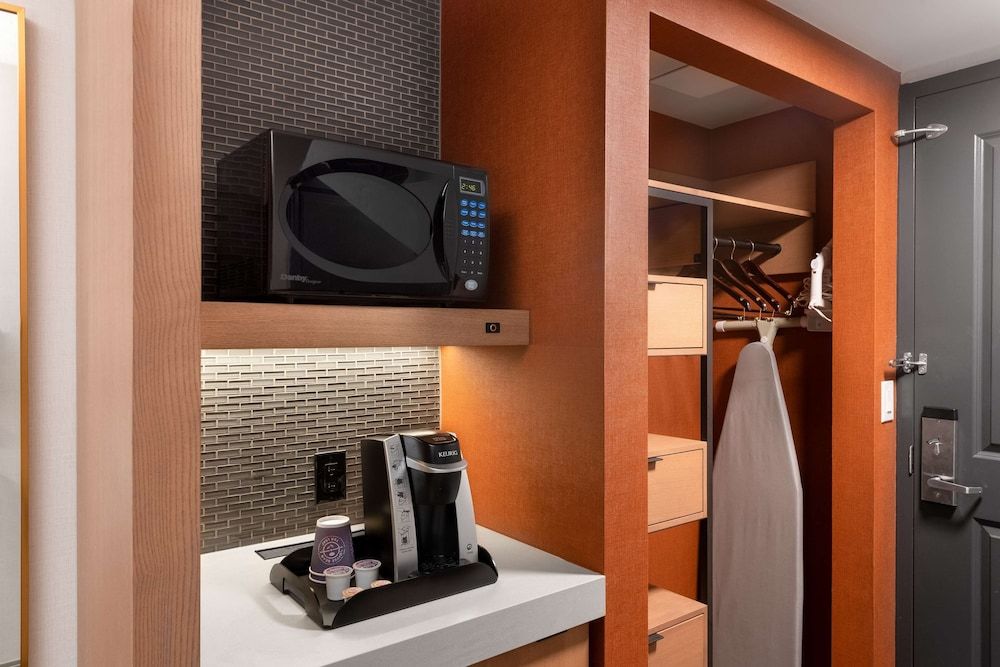 undefined Hilton Garden Inn Toronto Airport 8