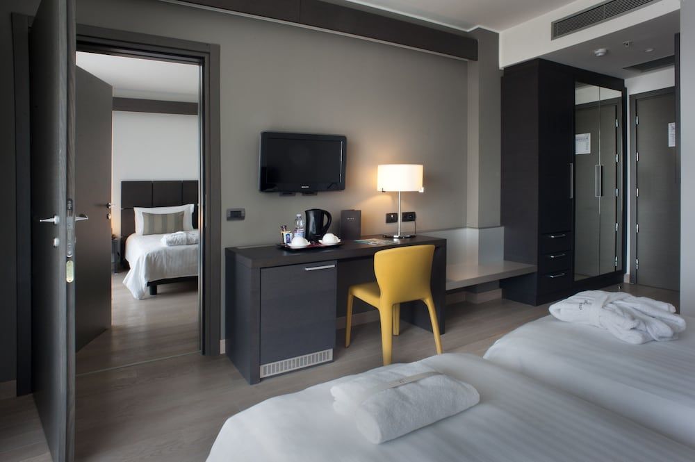 Domina Milano Fiera Family Room, Multiple Beds (Deluxe) 2