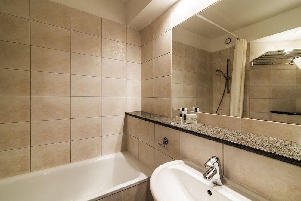 Airport Hotel Okecie Comfort Double or Twin Room, 1 Bedroom 4