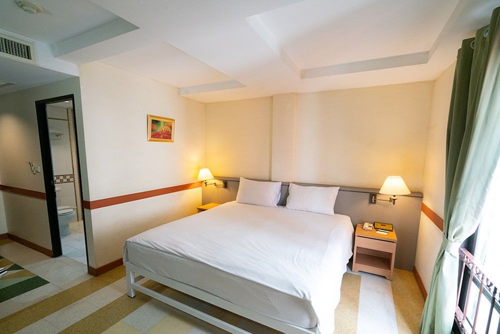 The Ecotel Bangkok Superior Room with Breakfast 5