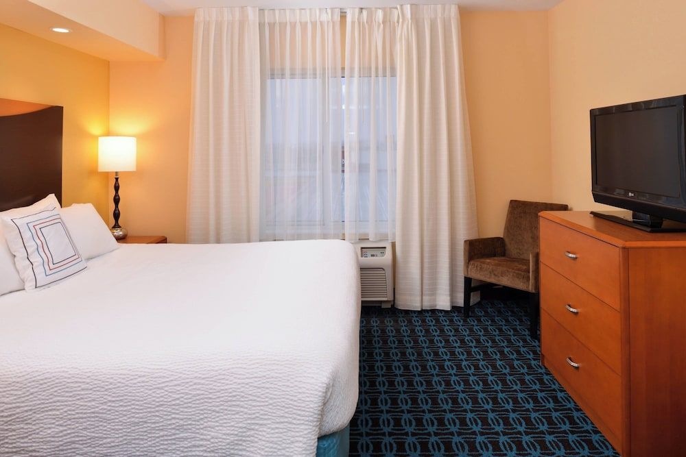 Studio Suite, 1 King Bed with Sofa bed, Non Smoking