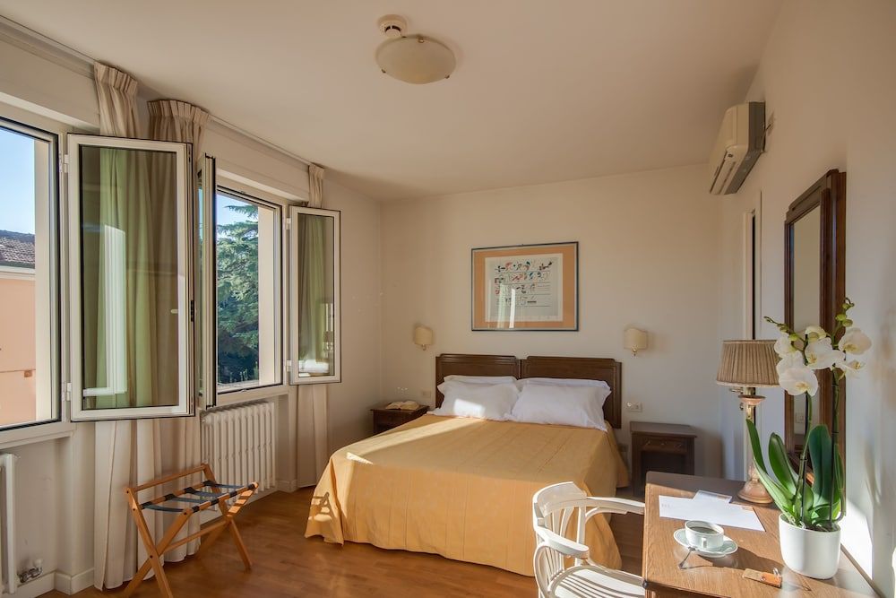 Hotel La Pace Standard Twin Room, 1 Double or 2 Twin Beds 4