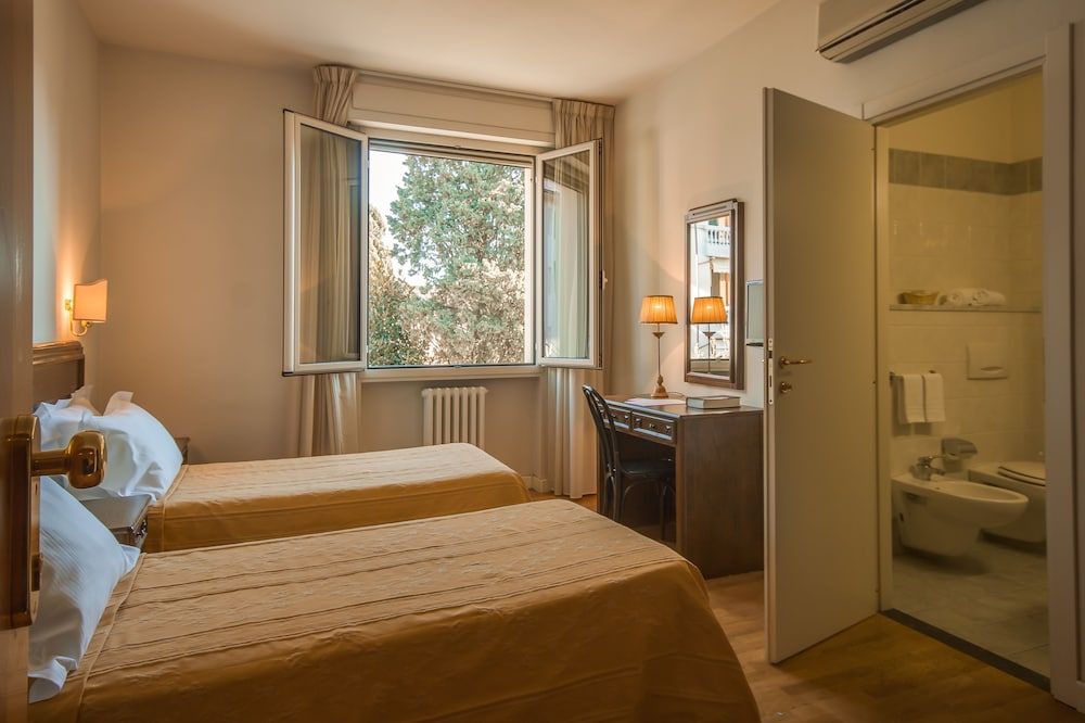 Hotel La Pace Standard Twin Room, 1 Double or 2 Twin Beds 8