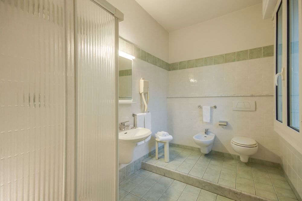 Hotel La Pace Standard Twin Room, 1 Double or 2 Twin Beds 6