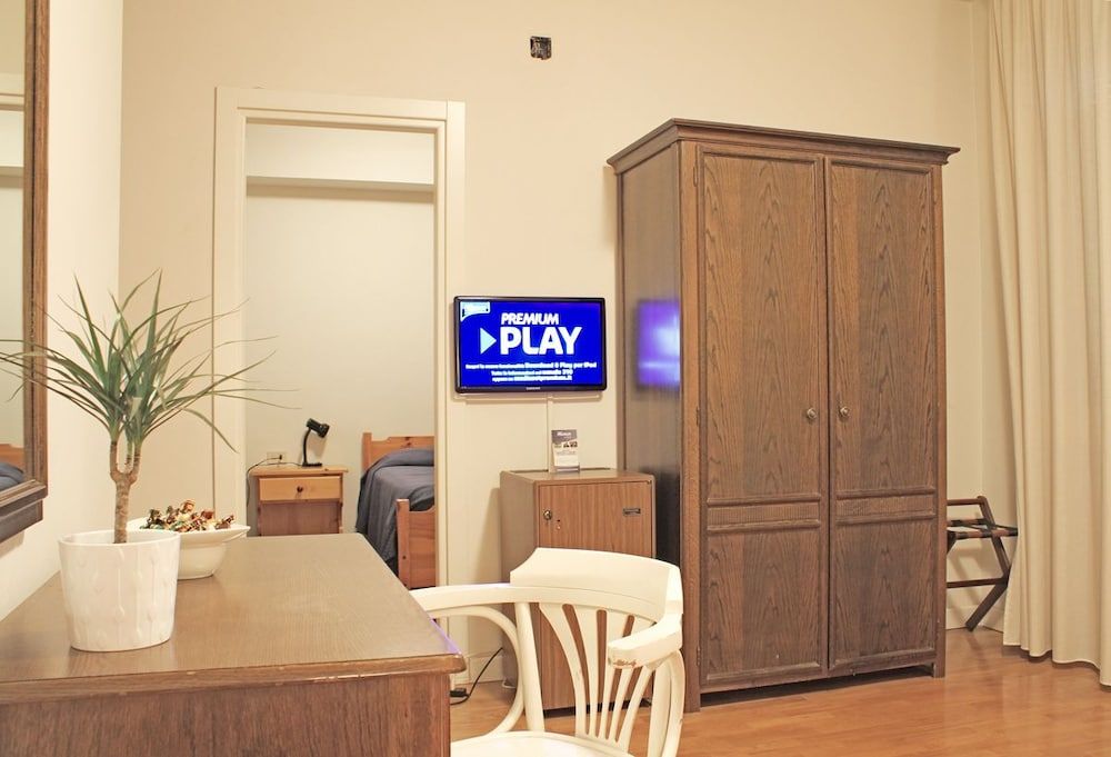 Hotel La Pace Family Room 6