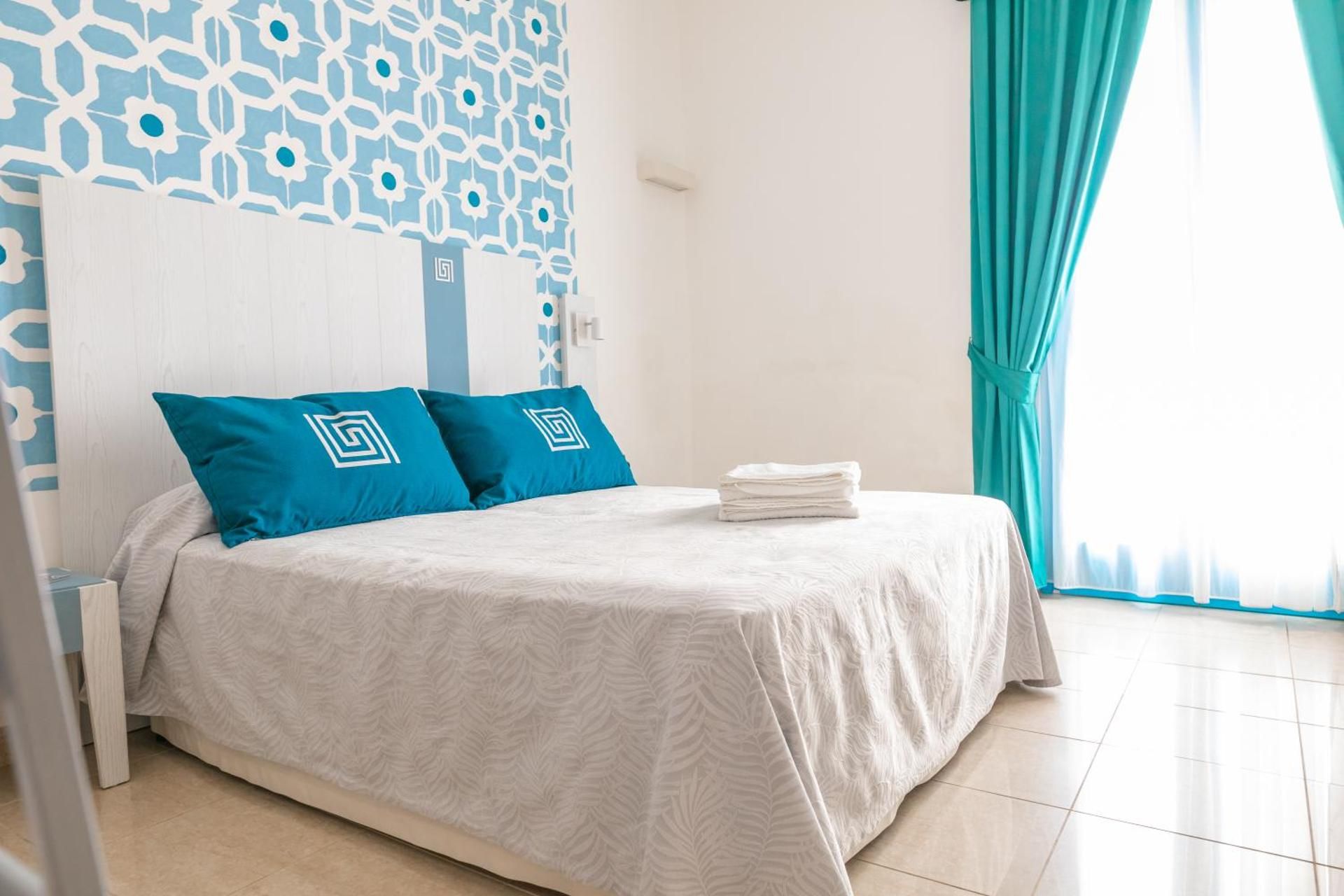 Double or Twin Room with Sea View