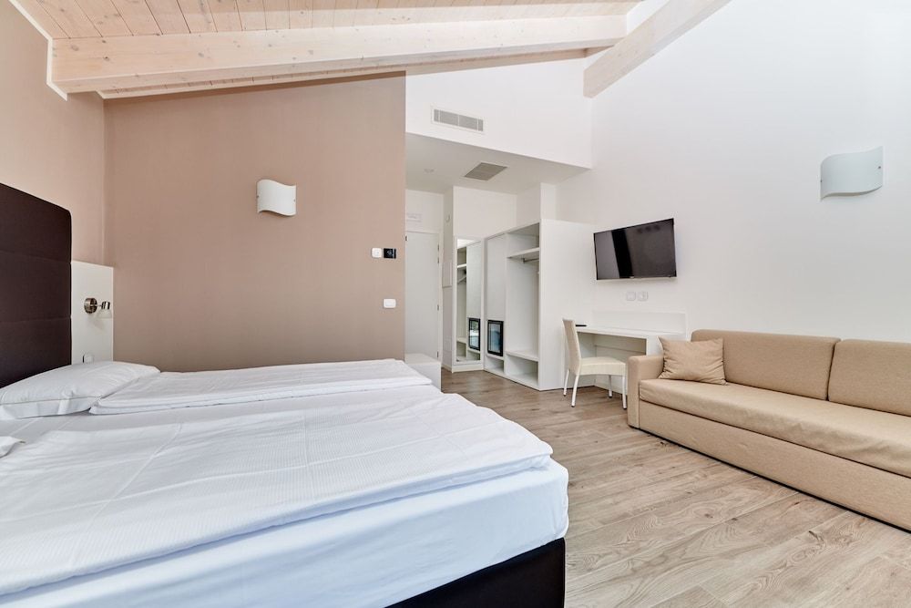 Maso Tobel Riva del Garda Superior Room, Lake View 3