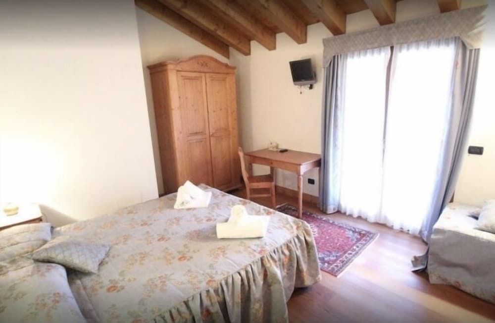Panoramic Room