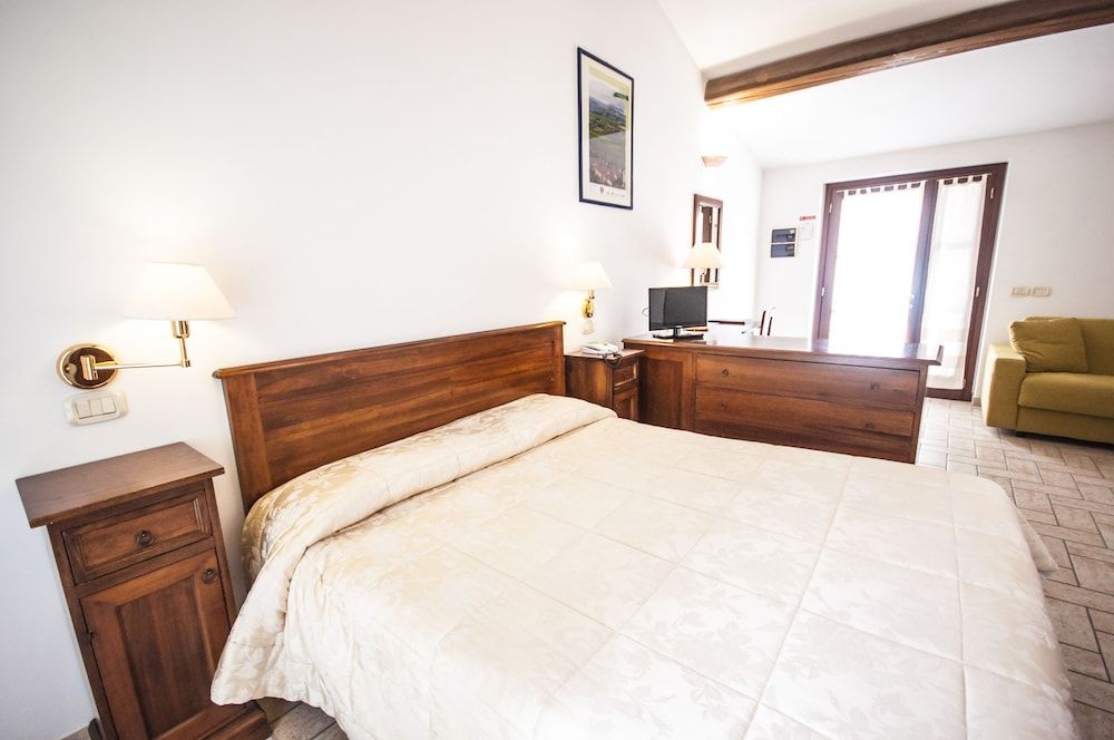 Villaggio Albergo Le Macerine Quadruple Room 3