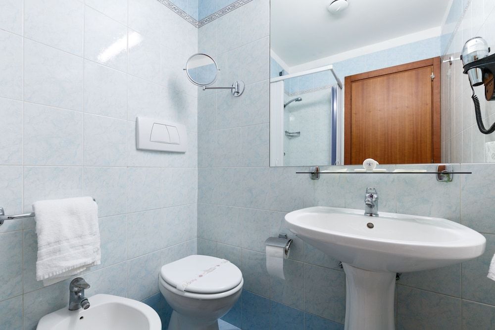 Hotel Paris Classic Double or Twin Room 4