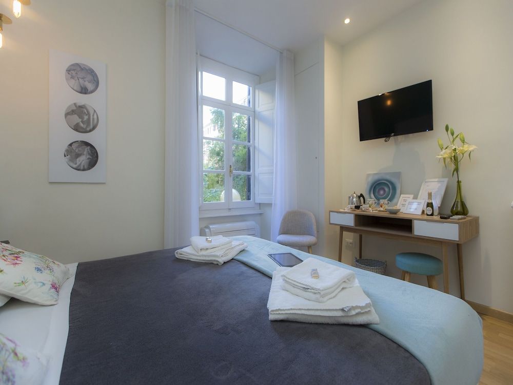 Al 7 Rooms Deluxe Double Room 19