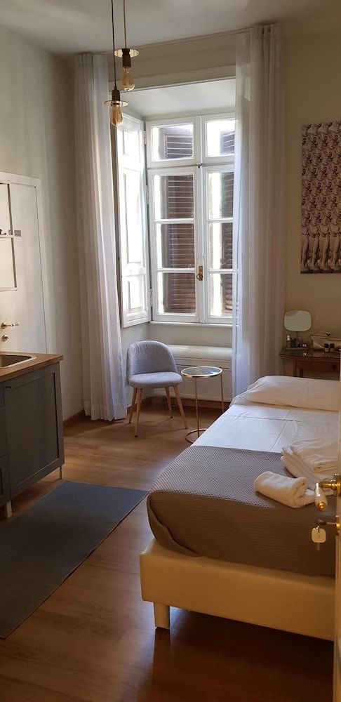 undefined Al 7 Rooms