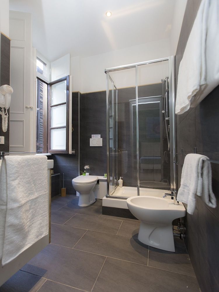 Al 7 Rooms Deluxe Double Room 11