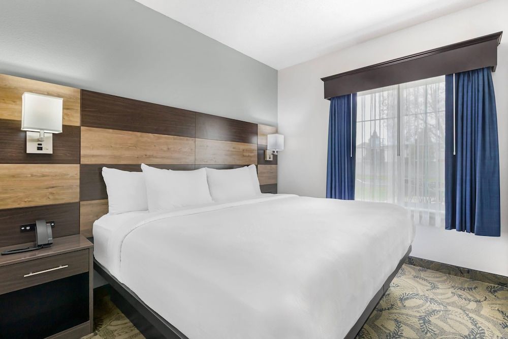 MainStay Suites Madison Airport Suite, 1 King Bed with Sofa bed, Accessible, Non Smoking