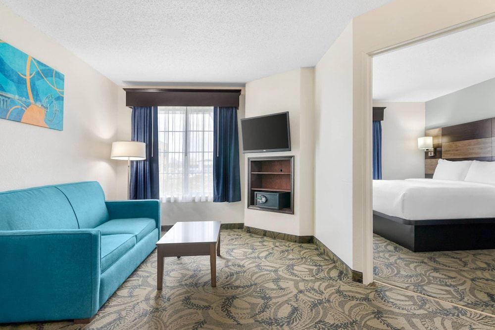 MainStay Suites Madison Airport Basic Suite, 1 King Bed with Sofa bed, Non Smoking 4