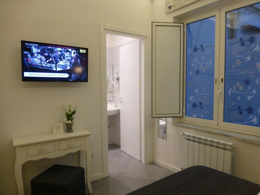 Sotto le Stelle Ai Decumani Economy Room, 1 Double Bed, Private Bathroom, Courtyard View 2