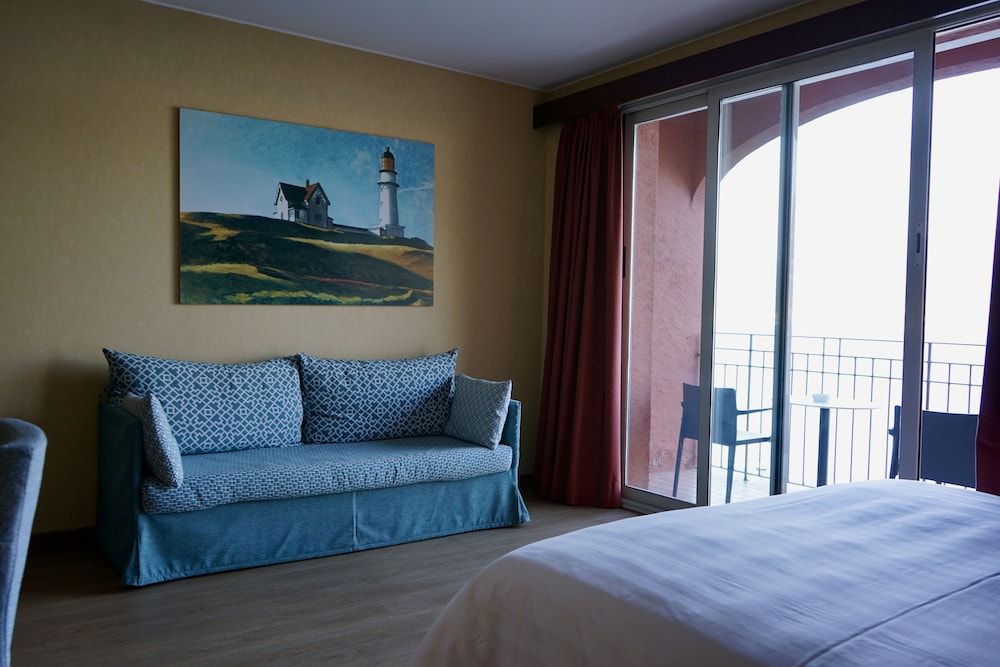 Deluxe Room, Terrace, Lake View (Superior)