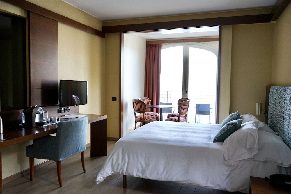 Junior Suite, Terrace, Lake View (Superior)