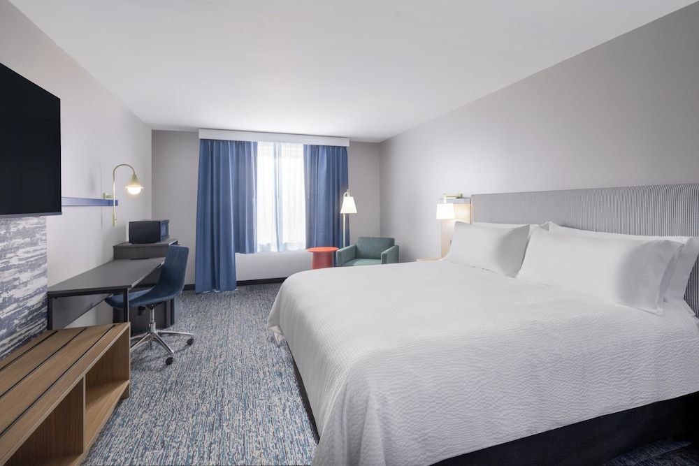 Standard Room, 1 King Bed, Accessible Bathtub (Mobility)