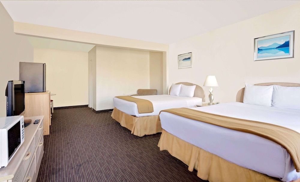 undefined Knights Inn Page 5