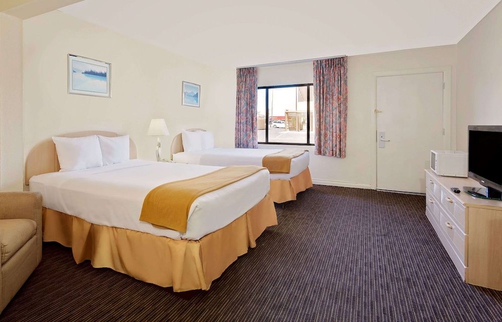 undefined Knights Inn Page 10