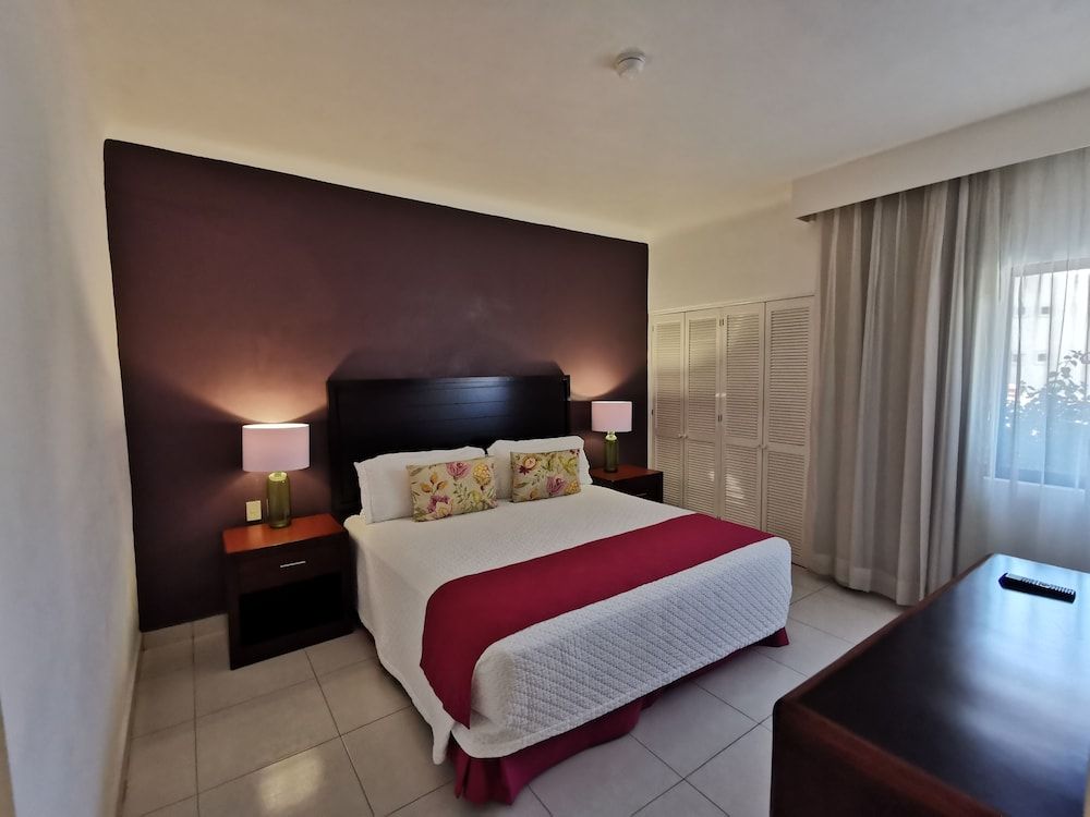 Suite 1 Bedroom, Mountain Section