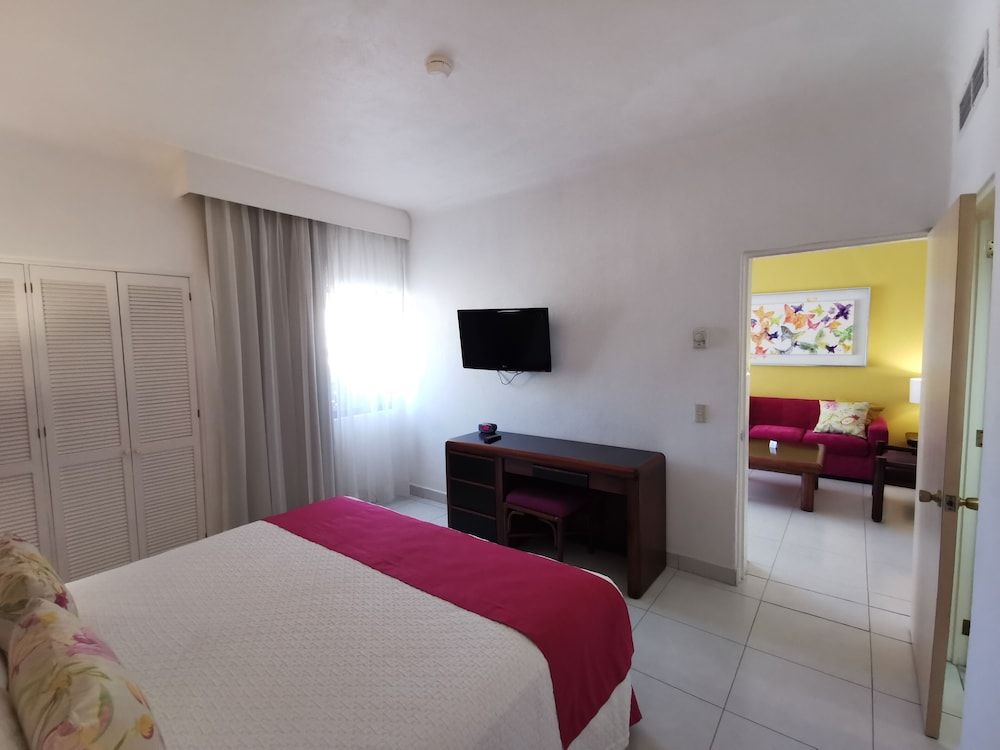 Suite 1 Bedroom, Mountain Section