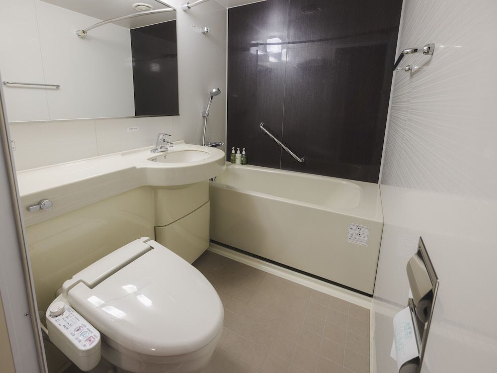 Ladies Single Room, Non Smoking (5 min train ride to/from Shinagawa)