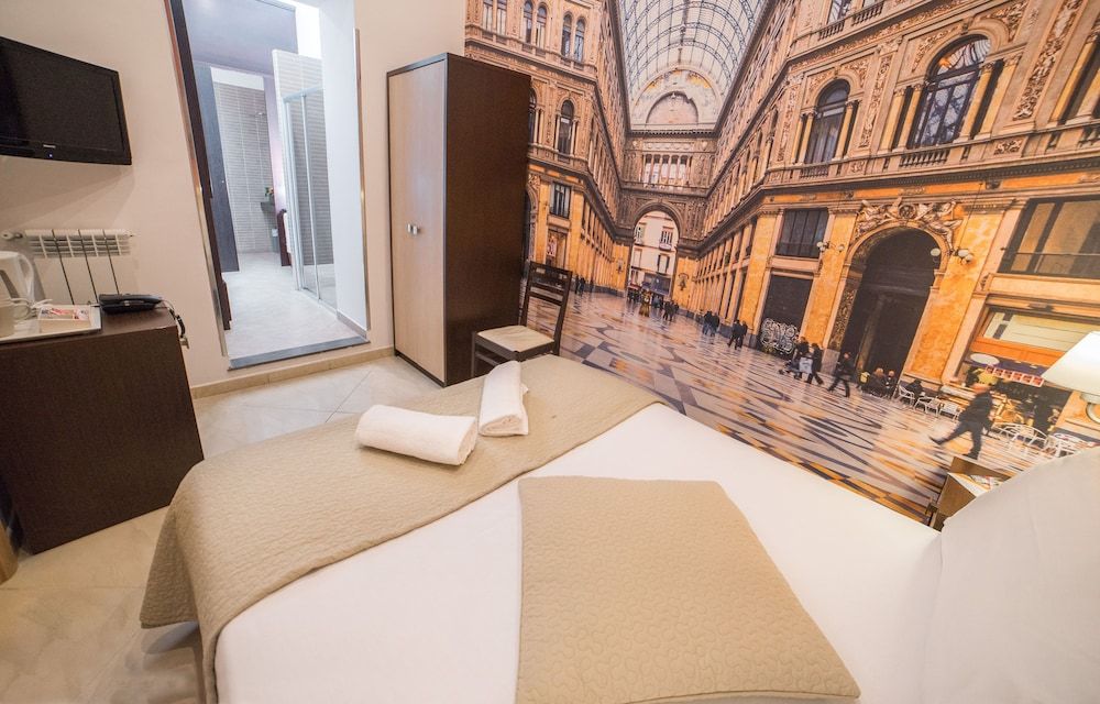 Bed and Breakfast Chiaia 32 Economy Double Room 16