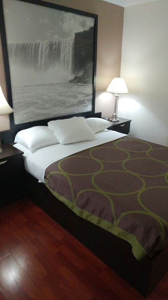 Room, 1 Queen Bed, Microwave
