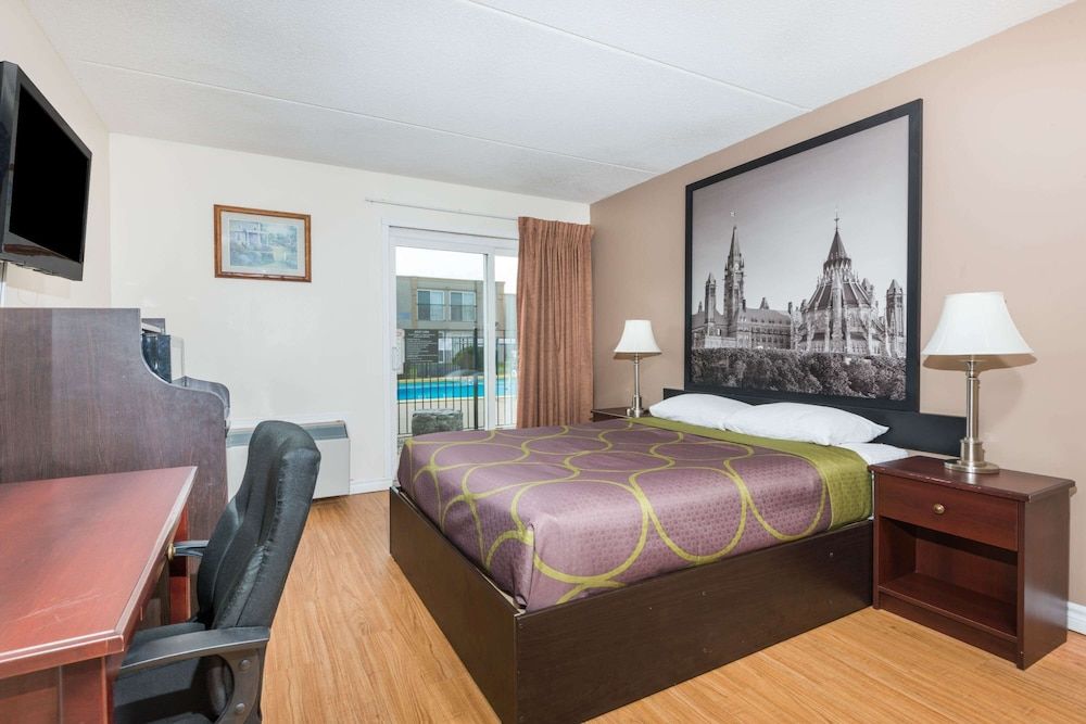 Room, 1 King Bed, Microwave