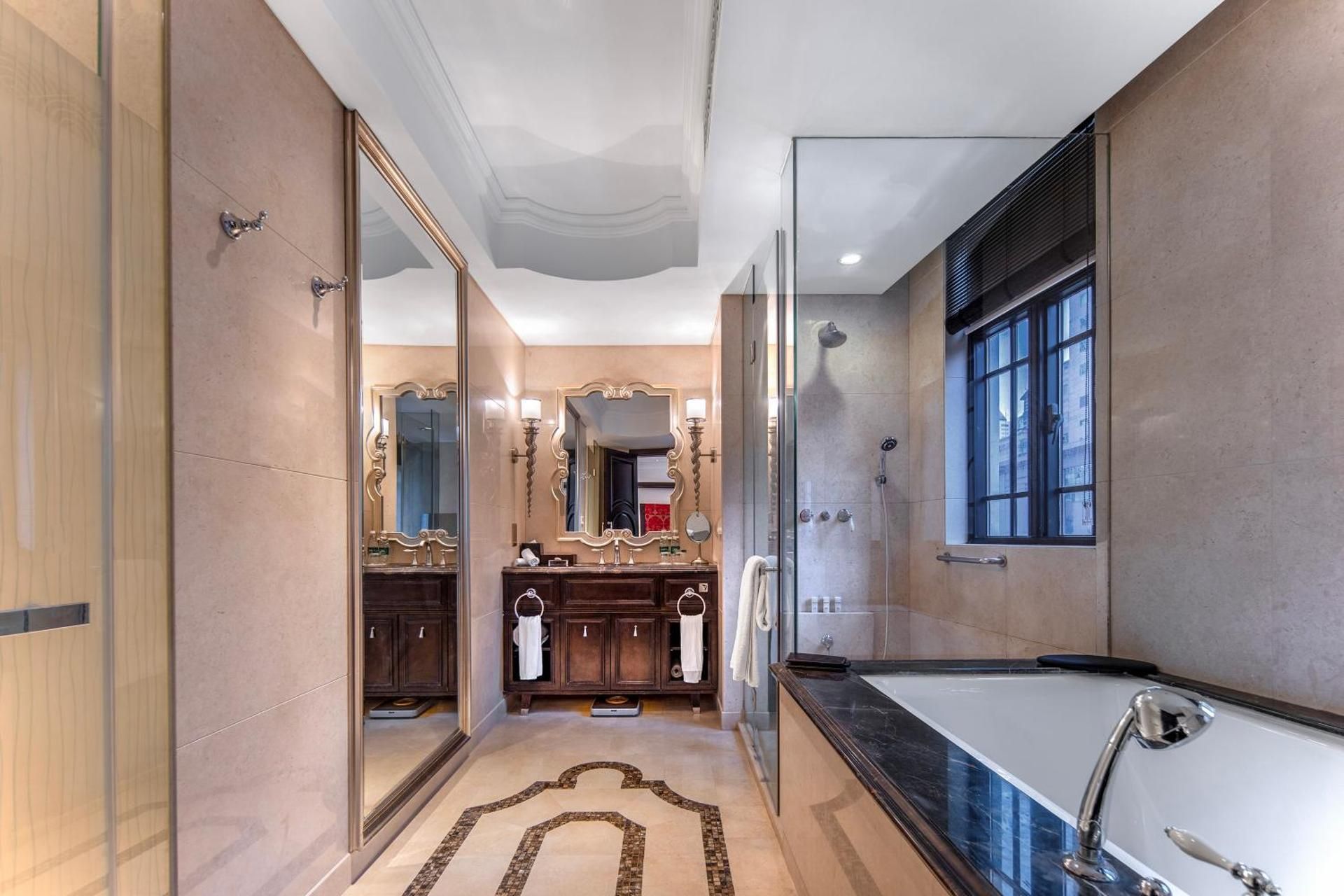 The Yangtze Boutique Shanghai Art Deluxe King Room 3