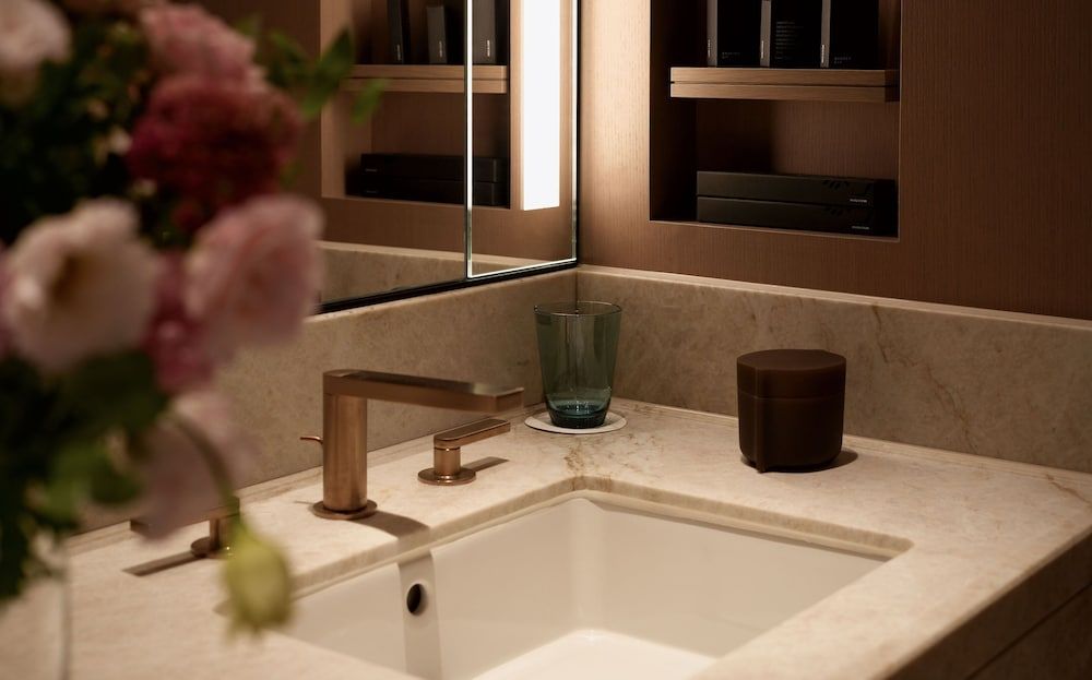 undefined Four Seasons Hotel Tokyo at Marunouchi 10