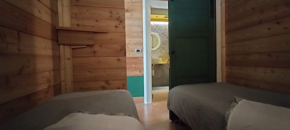 Ca'Luna Guest House Family Suite, 2 Bedrooms, Non Smoking, Garden View 9