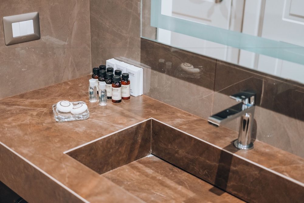 Caruso Place Boutique & Wellness Suites Deluxe Double Room 16