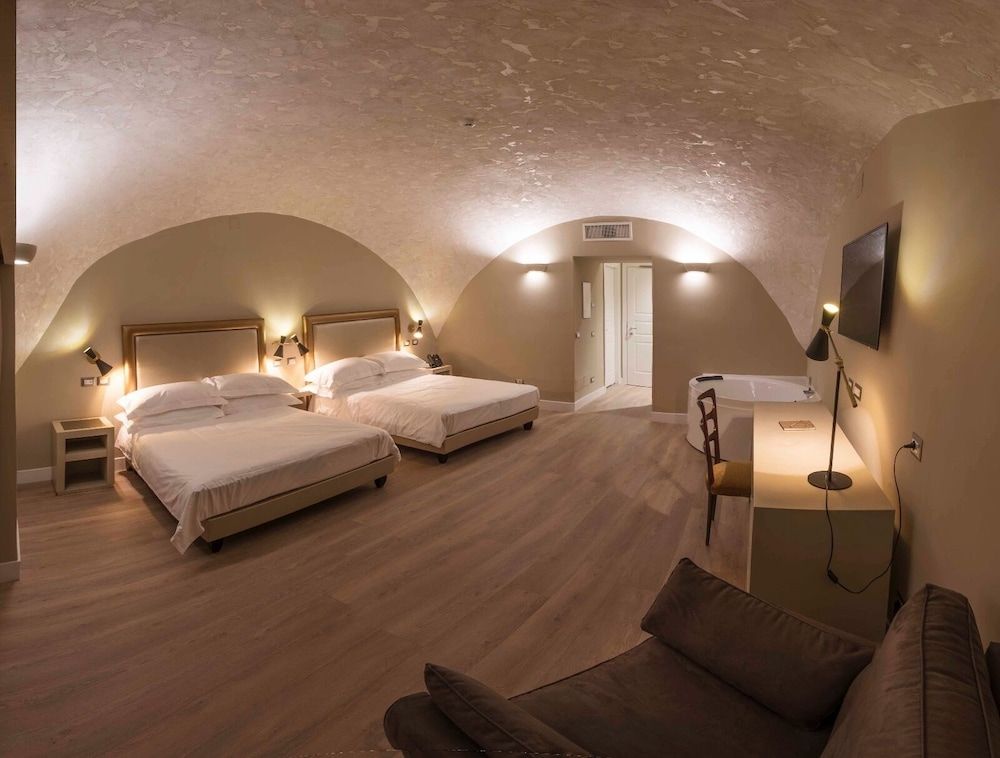 undefined Caruso Place Boutique & Wellness Suites 5