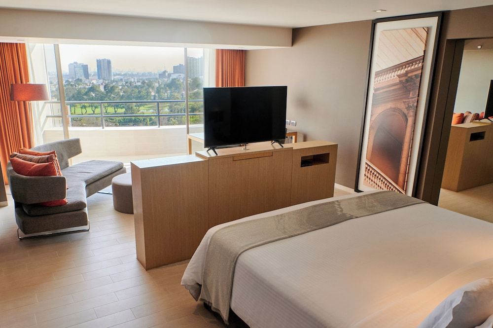 Deluxe Suite, 1 King Bed (Spa)