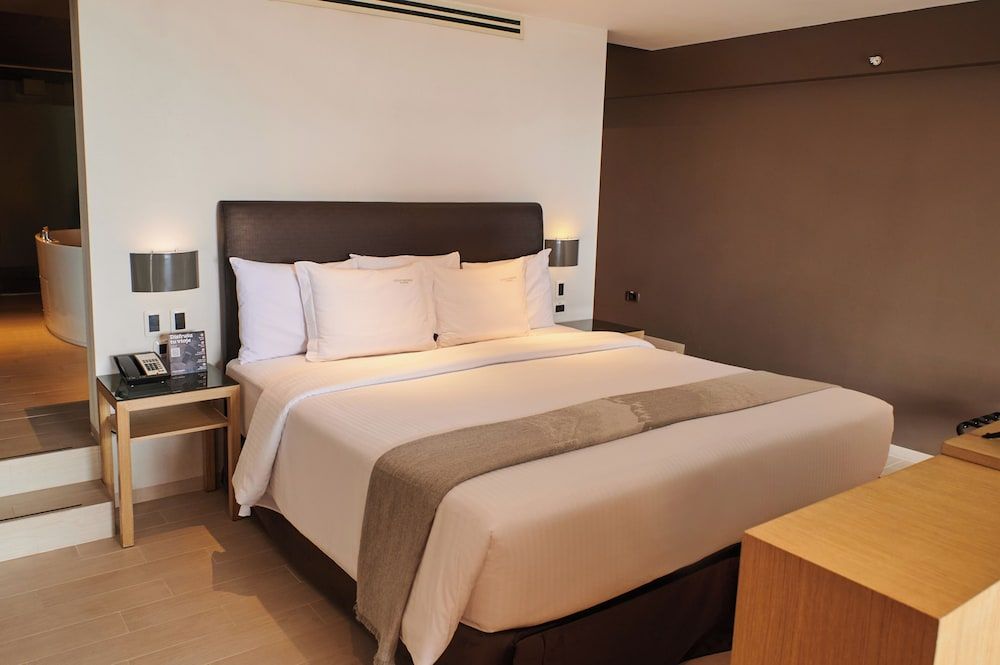 Deluxe Suite, 1 King Bed (Spa)