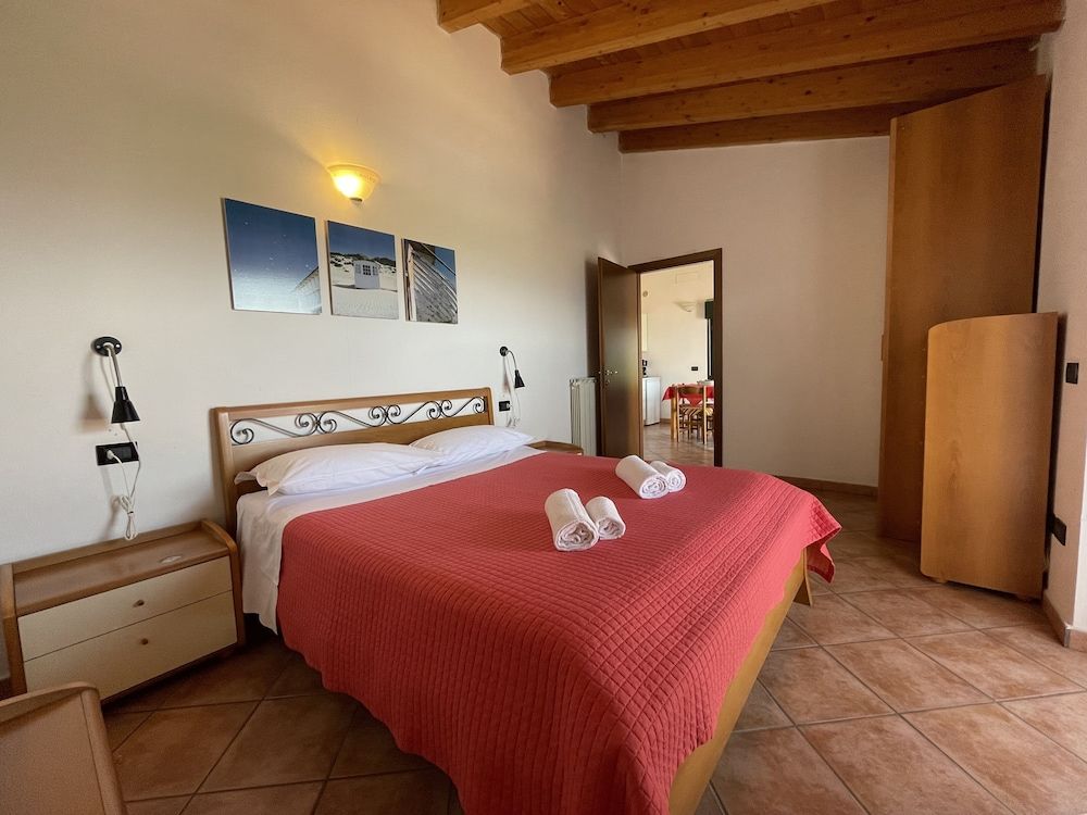 Family Apartment, 1 Bedroom, Lake View, Poolside