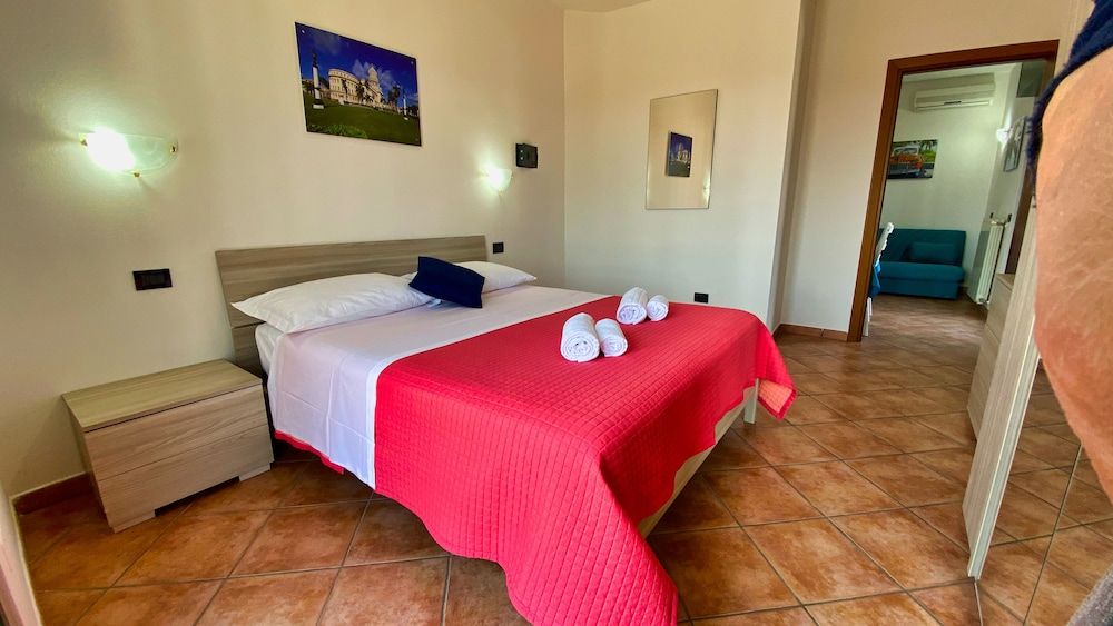 Family Apartment, 1 Bedroom, Balcony, Lake View (Street Side)