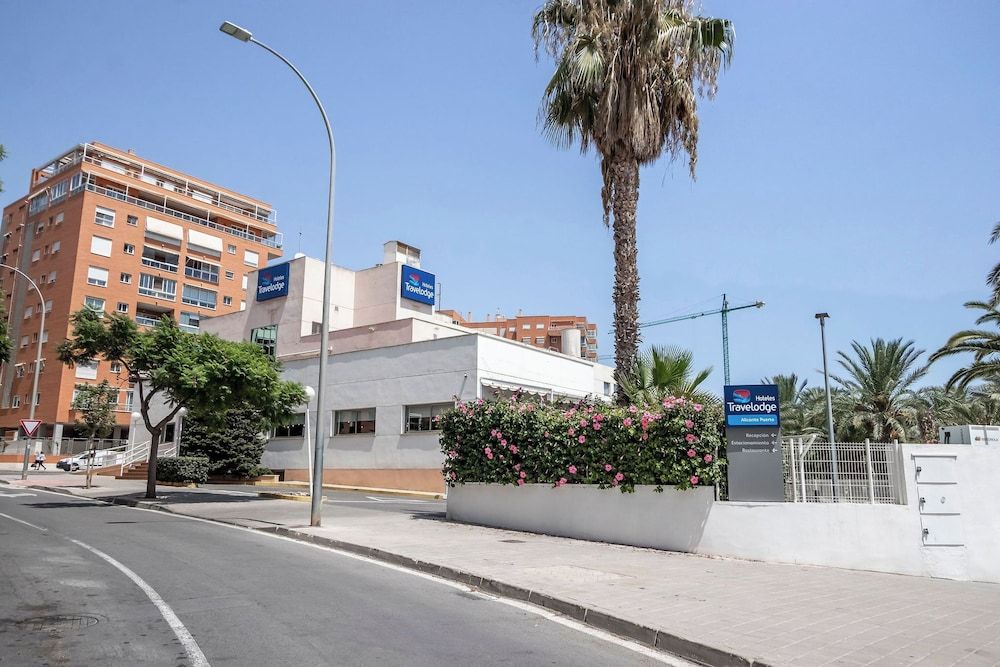 undefined Travelodge Alicante Puerto 10