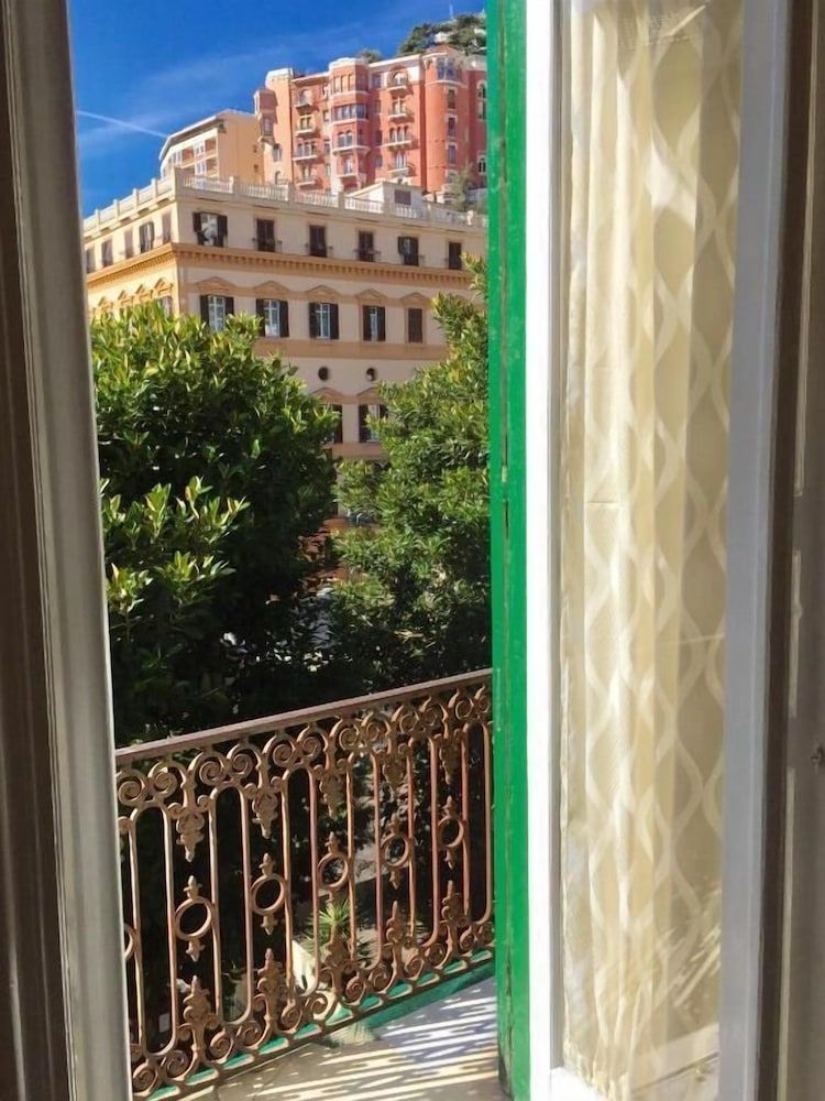 undefined Amedeo Square 9