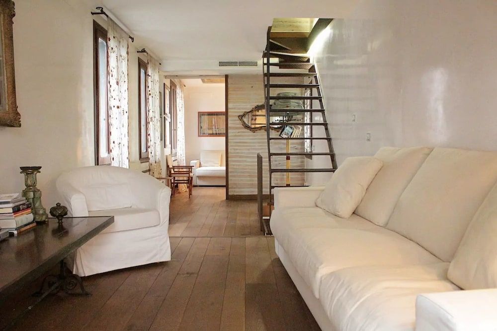 Venetian House With Terrace House 2